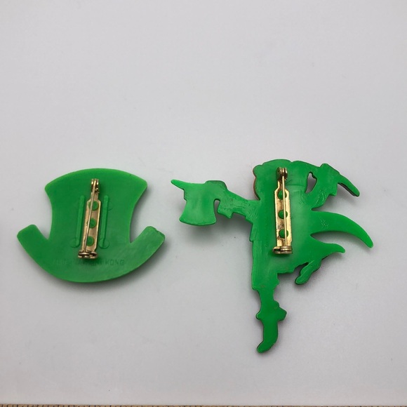VTG Leprechaun and Lucky Hat Plastic Pins St. Patrick Day. - Picture 5 of 5